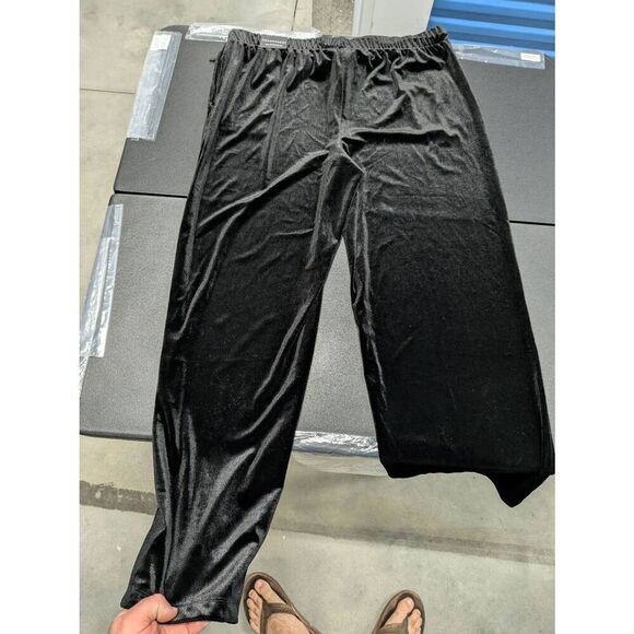 NWT Meg & Margot Black Velvet Pull on Straight Leg Pants Women’s Size Large - Picture 5 of 7